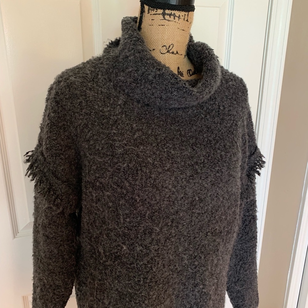 American Eagle sweater - Picture 2 of 5